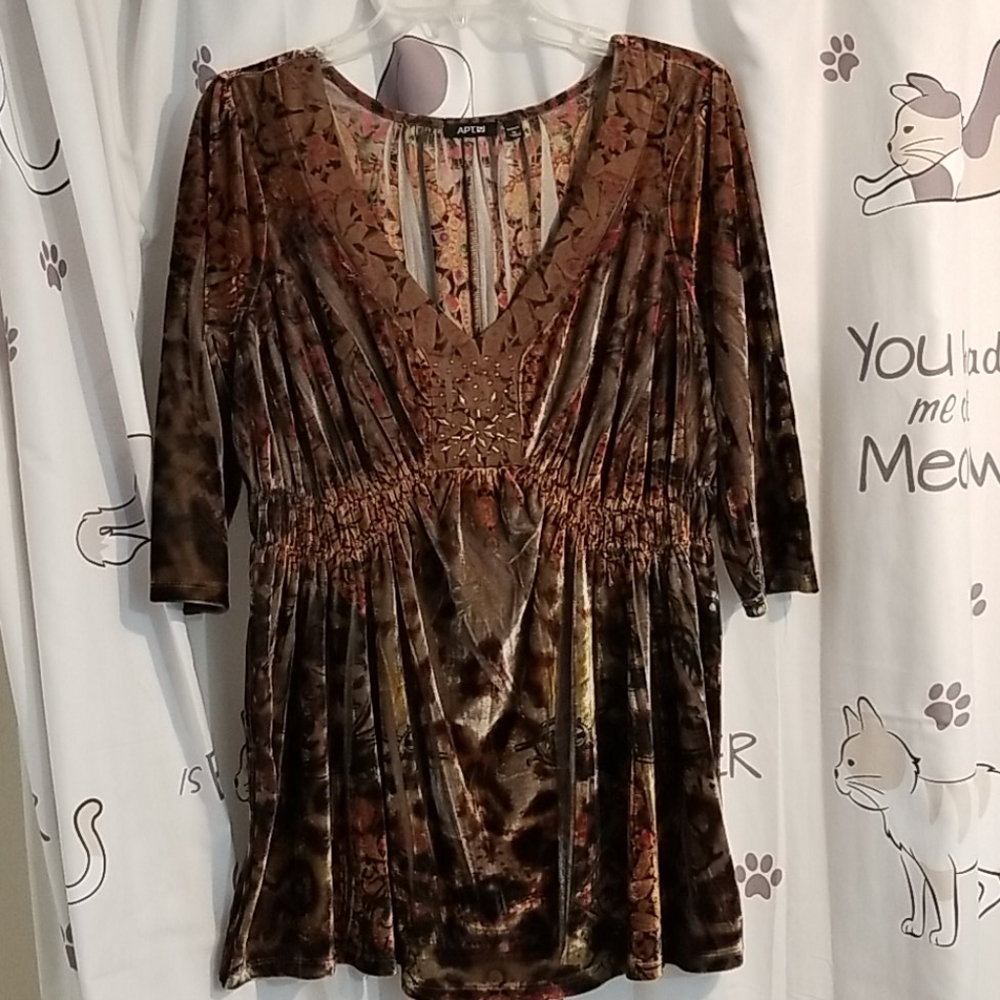 Velveteen embellished top 1x